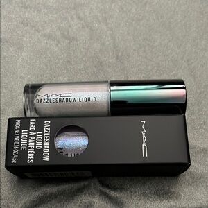 Mac dazzle shadow liquid
Shard awespicious and diamond crumbles
Never used
